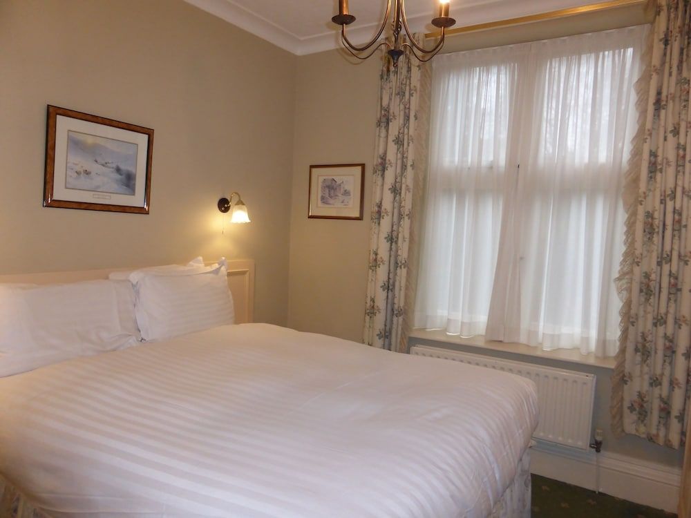 Lindeth Howe Hotel Classic Double Room 3