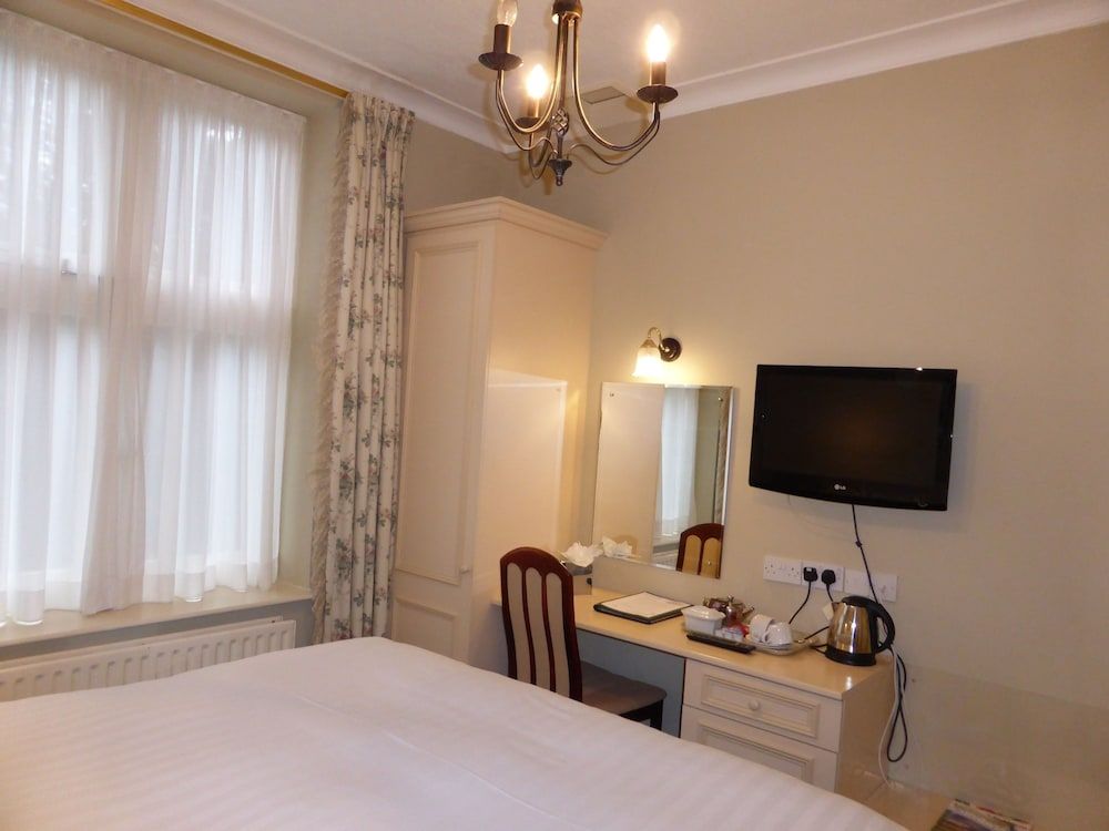 Lindeth Howe Hotel Classic Double Room 8