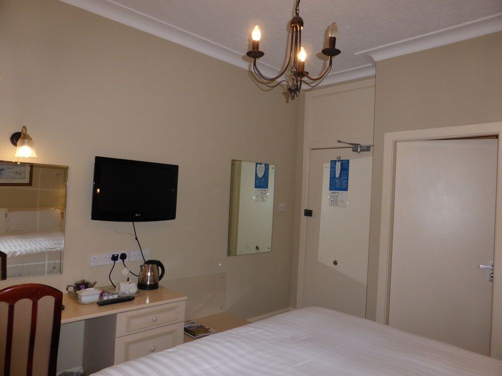 Lindeth Howe Hotel Classic Double Room 9