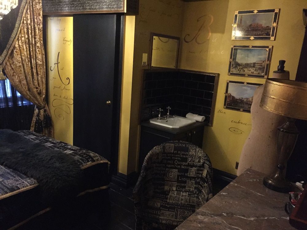 undefined The Pavilion Hotel 6