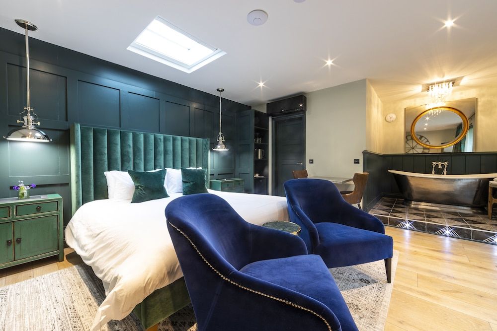 Eagle Mill Suite, Ensuite, Garden View (Cam) 4