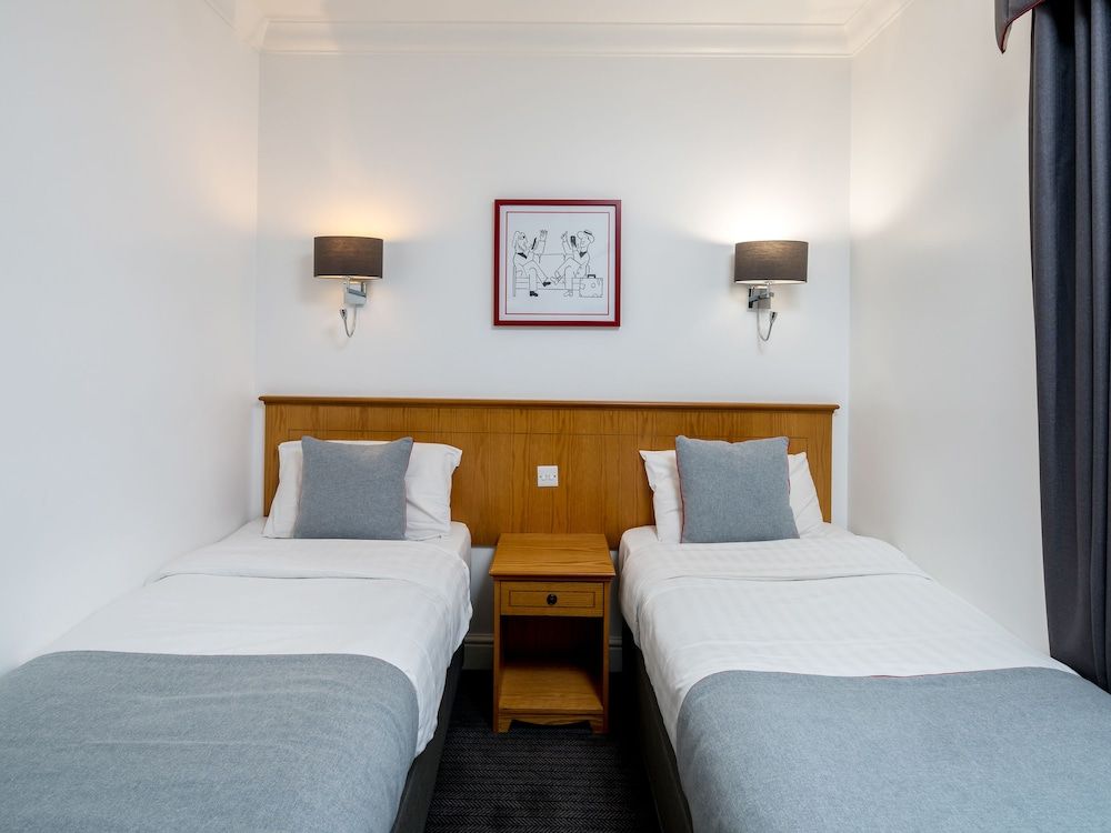 OYO Townhouse New England, London Victoria Standard Twin Room 3