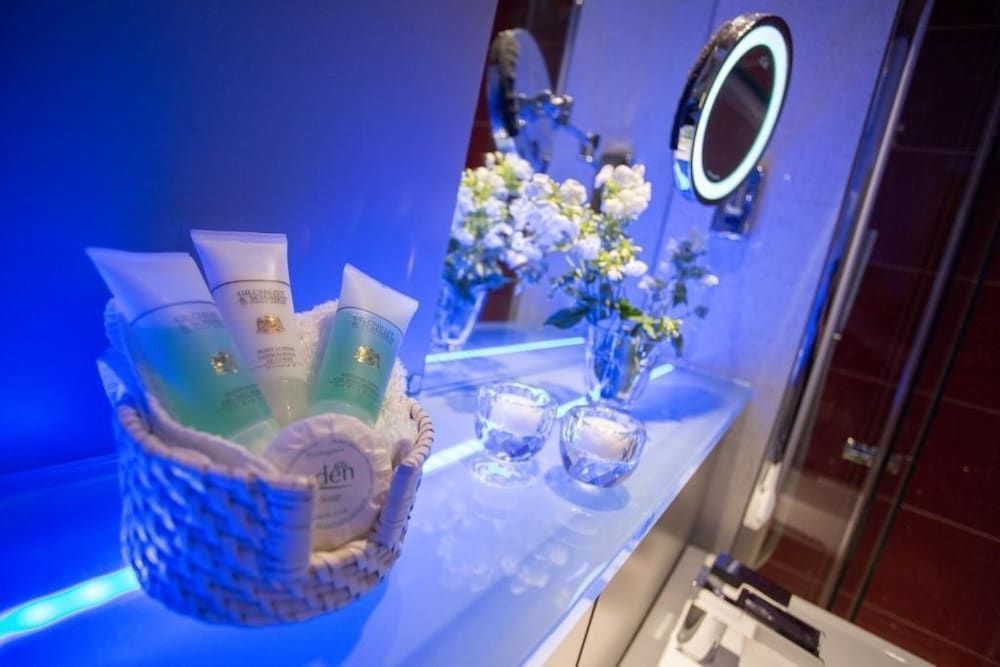 undefined Henley House Hotel 9