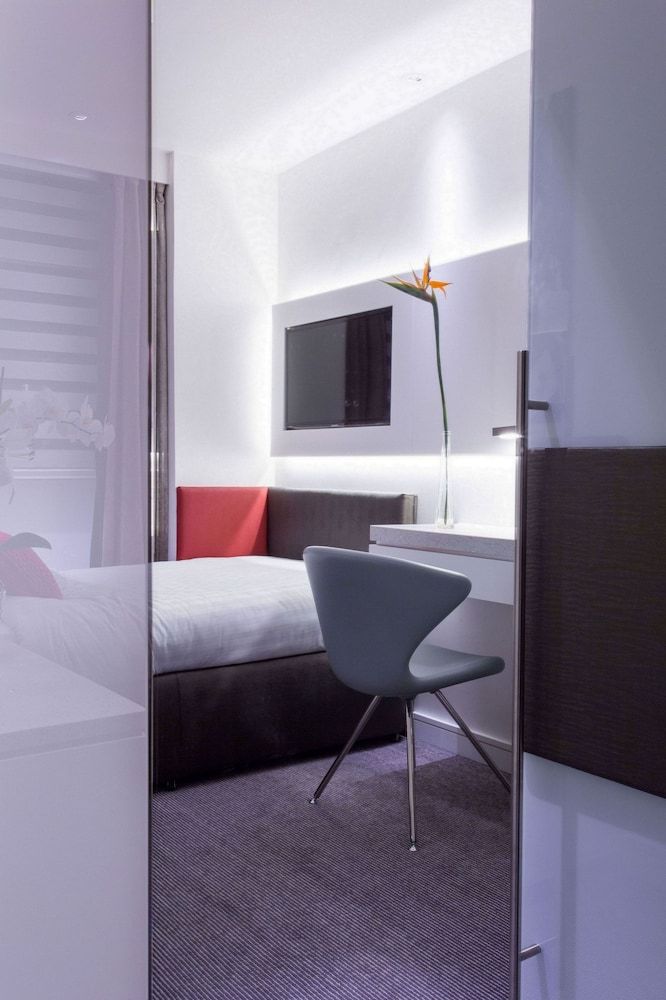 Henley House Hotel Single Room 11