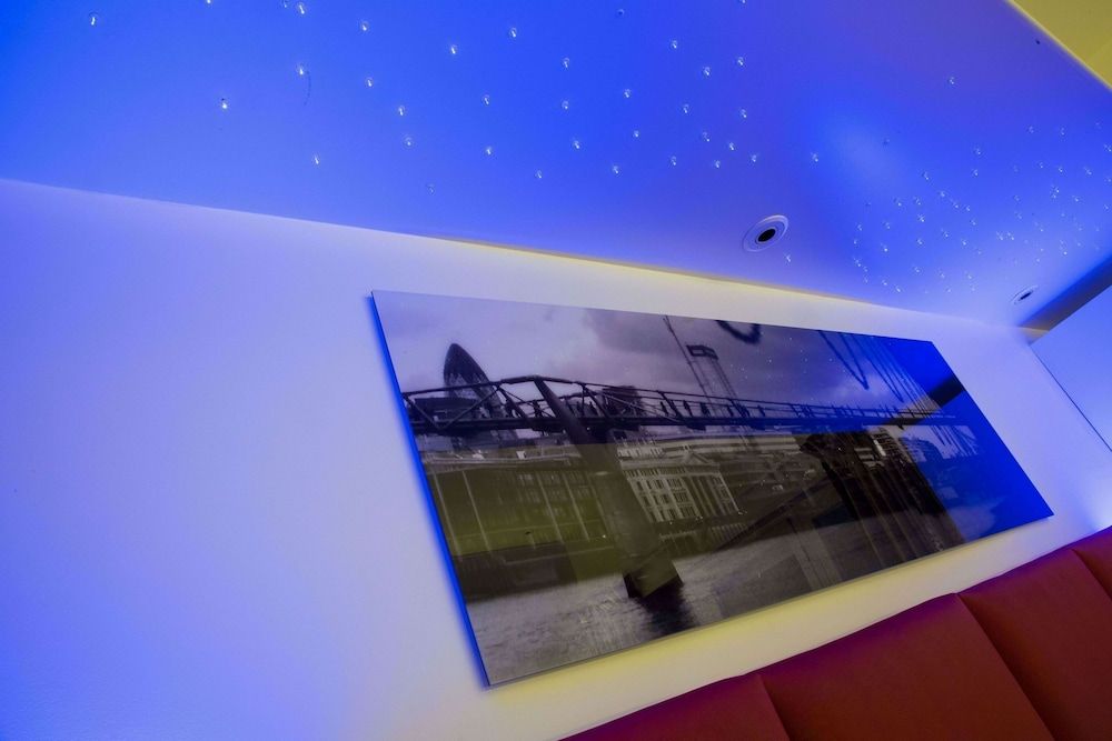 Henley House Hotel Small Double Room 8