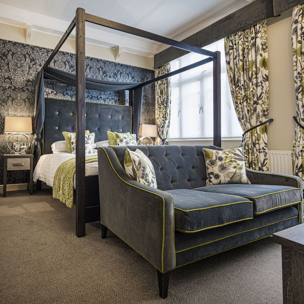 The Royal Oak Hotel, Welshpool, Mid Wales Deluxe Suite 2