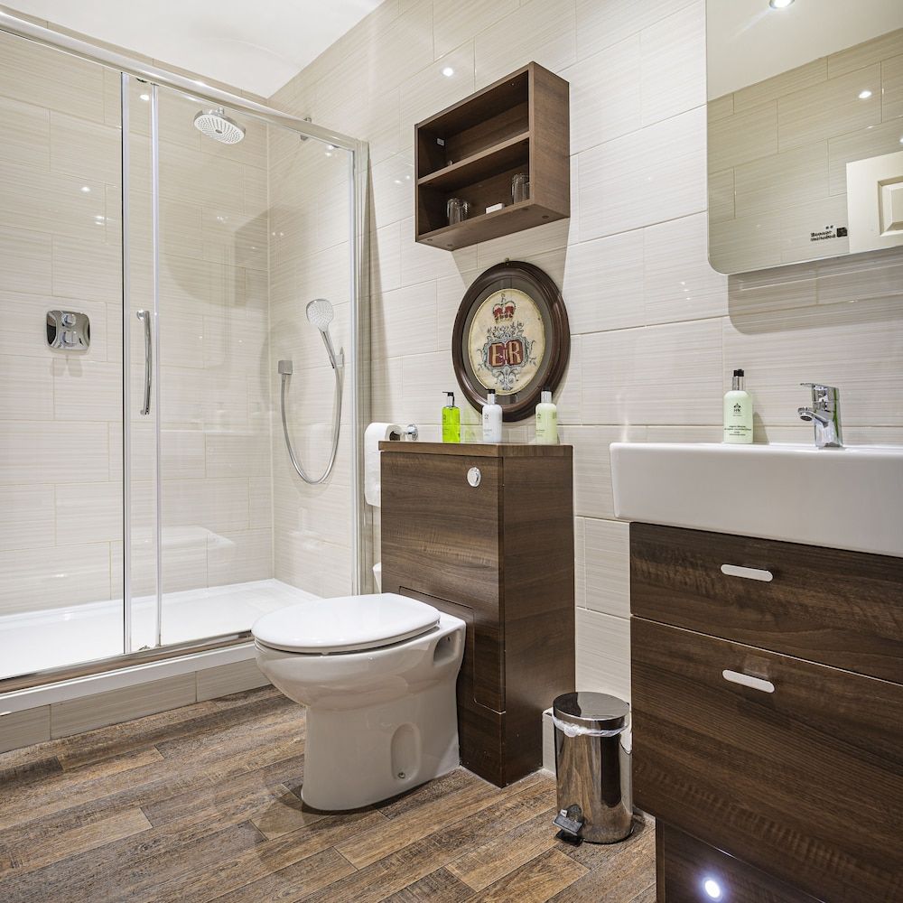 The Royal Oak Hotel, Welshpool, Mid Wales Deluxe Suite 4