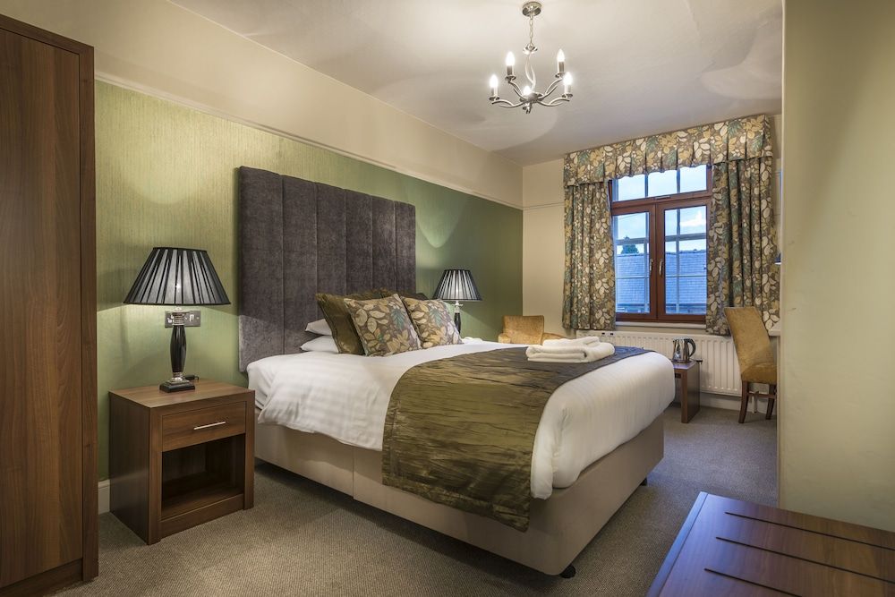 The Royal Oak Hotel, Welshpool, Mid Wales Superior Double Room 3