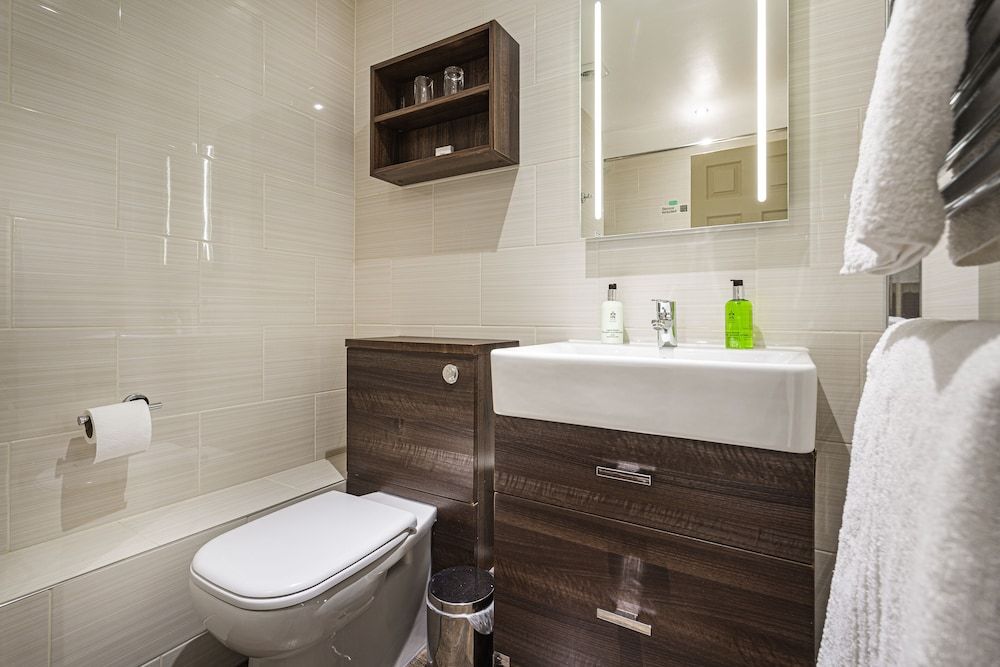 The Royal Oak Hotel, Welshpool, Mid Wales Superior Double Room 6