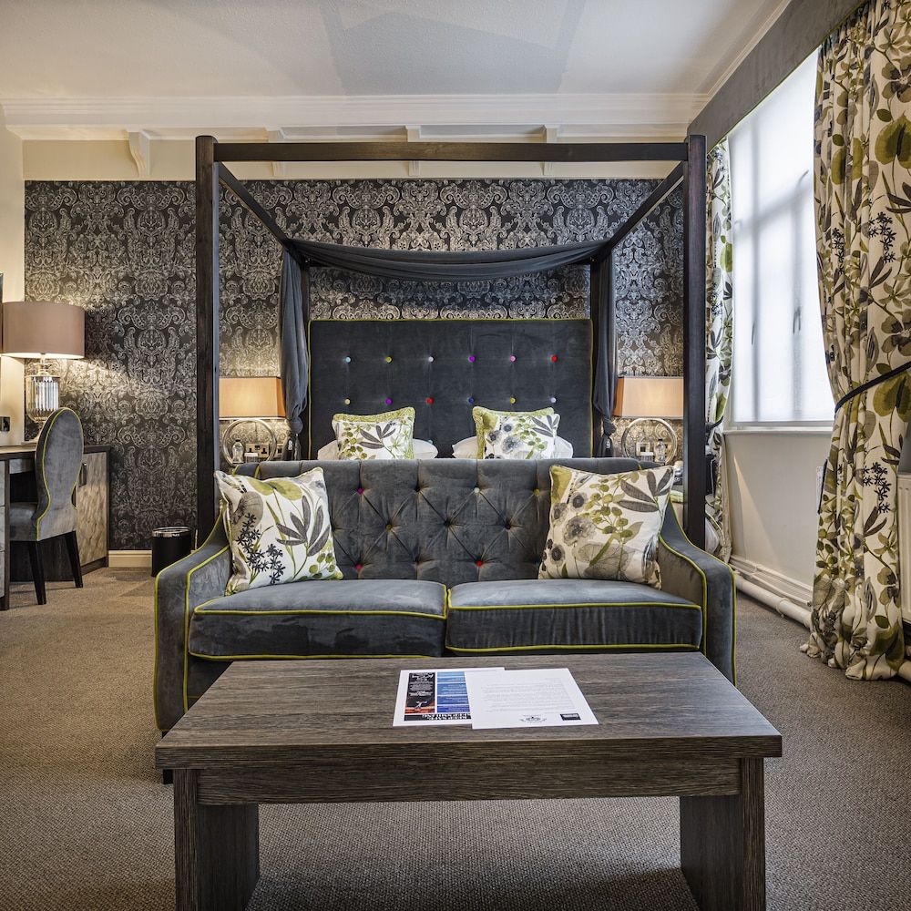 The Royal Oak Hotel, Welshpool, Mid Wales Deluxe Suite