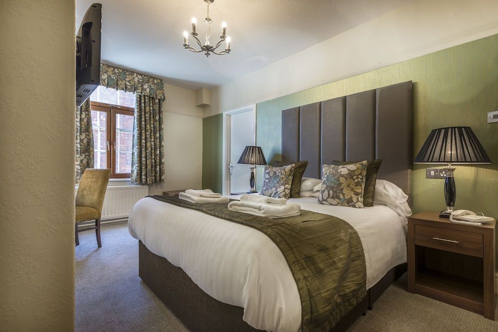 The Royal Oak Hotel, Welshpool, Mid Wales Superior Double Room 4