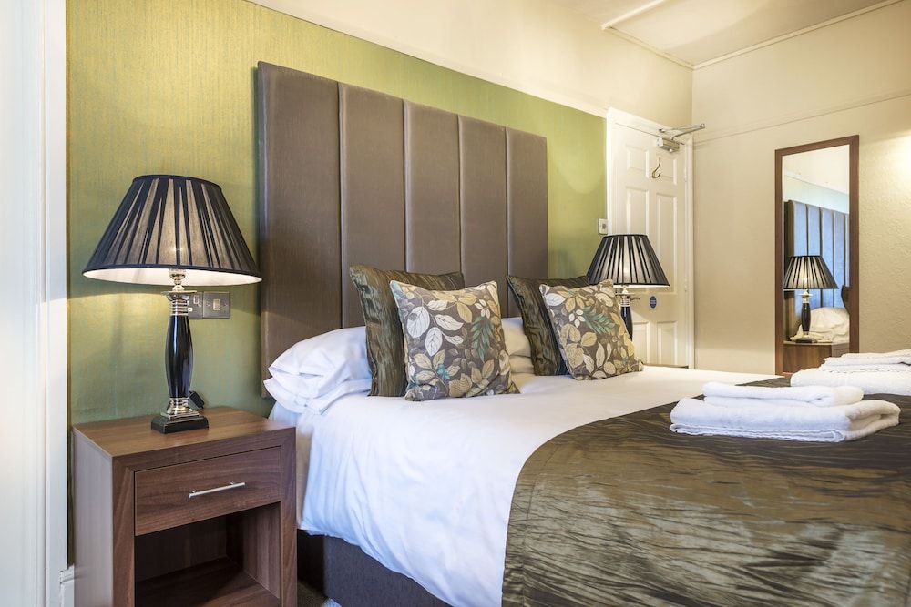 The Royal Oak Hotel, Welshpool, Mid Wales Superior Double Room 2