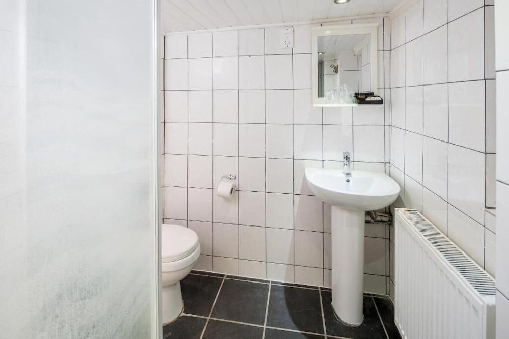 Apollo Hotel Kings Cross Standard Double Room 7