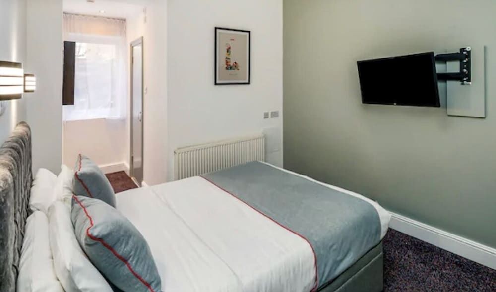 Apollo Hotel Kings Cross Standard Double Room 6
