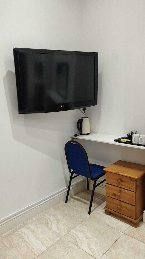 Apollo Hotel Kings Cross Basic Double Room 4