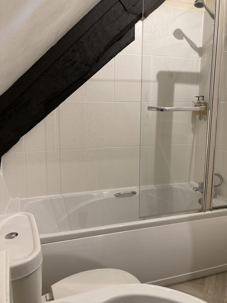 The Cridford Inn Standard Triple Room, Ensuite, No Dogs 5