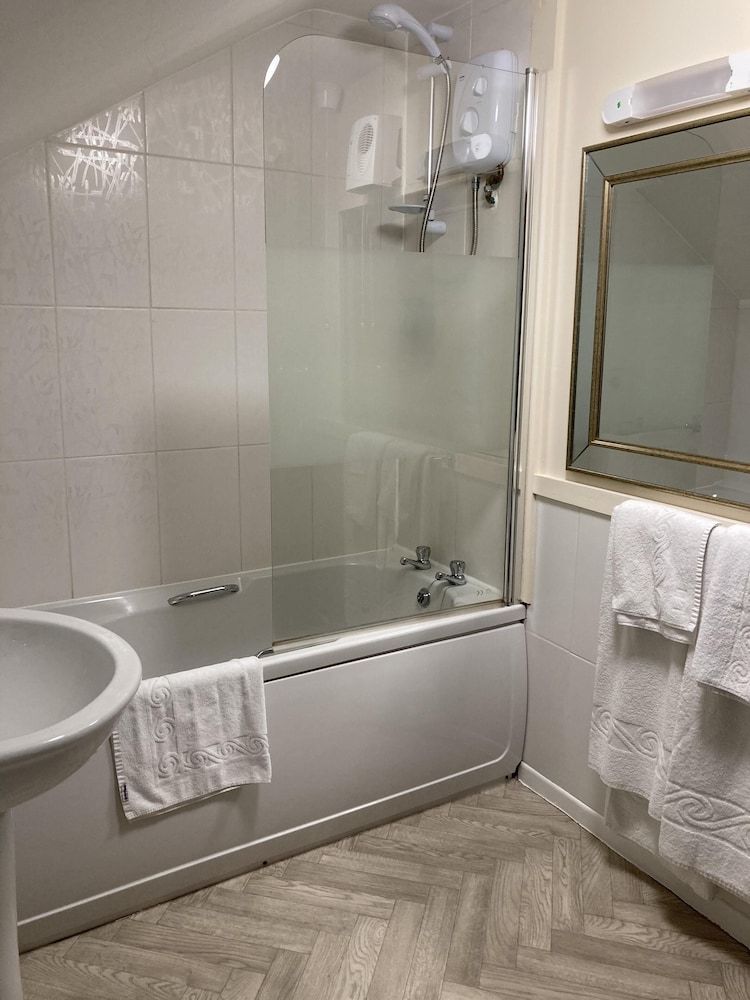 The Cridford Inn Double Room, Ensuite, With Bath, Dog Friendly 4