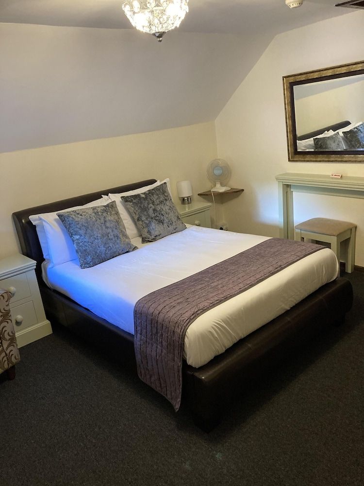 The Cridford Inn Double Room, Ensuite, With Bath, Dog Friendly
