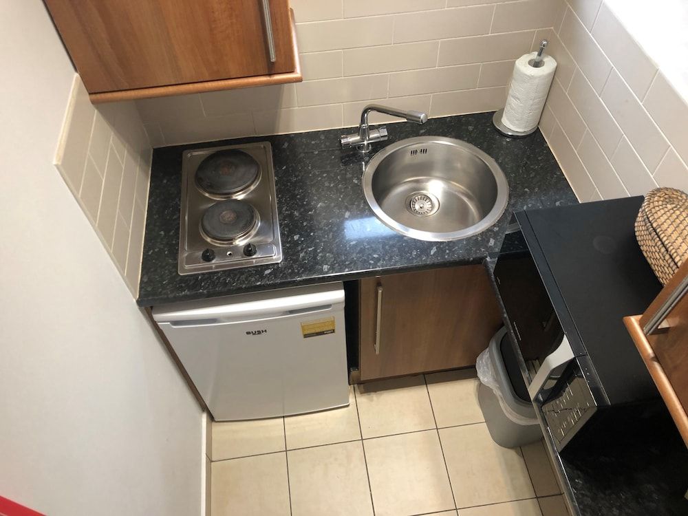 The New London Carlton Hotel & Service Apartments Luxury Twin Room 3