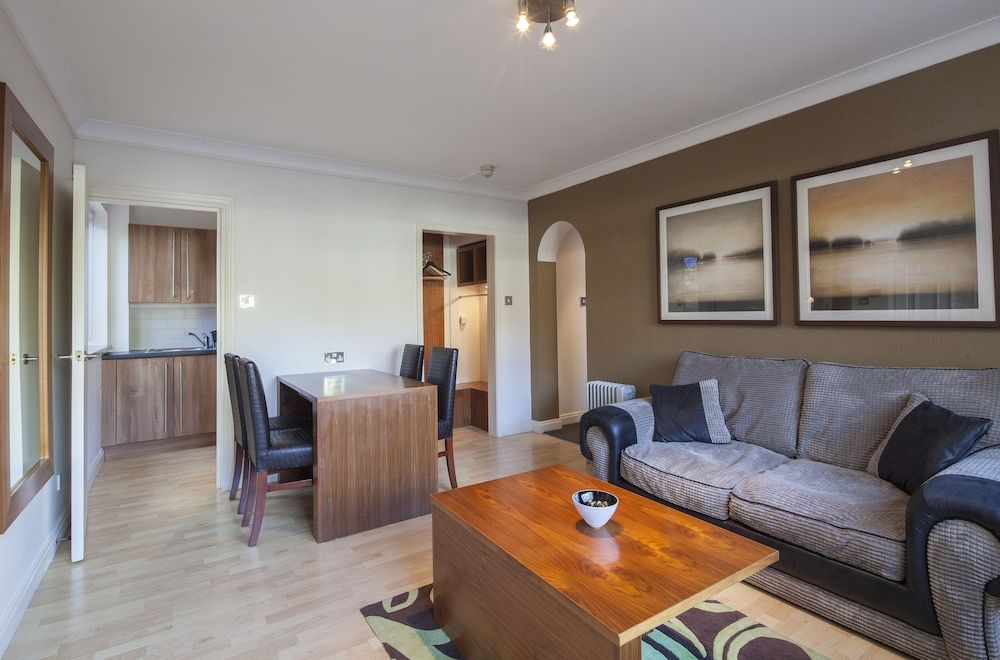 undefined The New London Carlton Hotel & Service Apartments 4