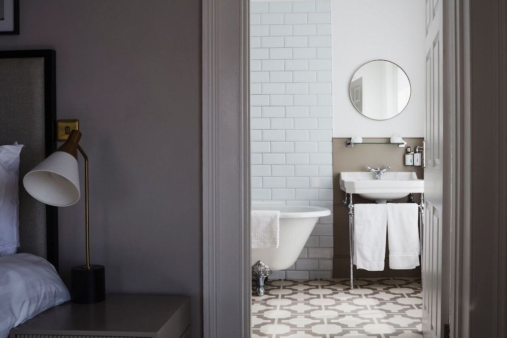 The Burlington Hotel The Burlington Suite with dual aspect sea view 2