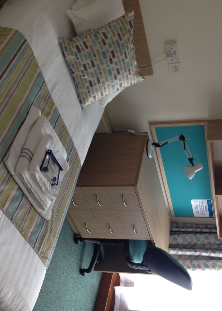 Robinson College - Cambridge University - Campus Accommodation Single Room, Shared Bathroom 4