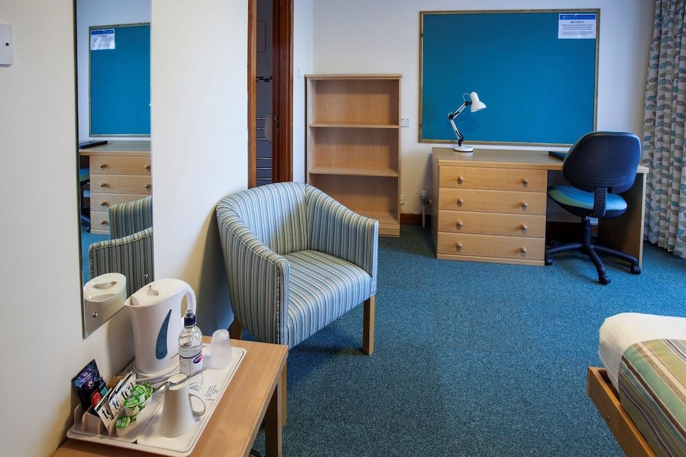 Robinson College - Cambridge University - Campus Accommodation Single Room, Ensuite 2