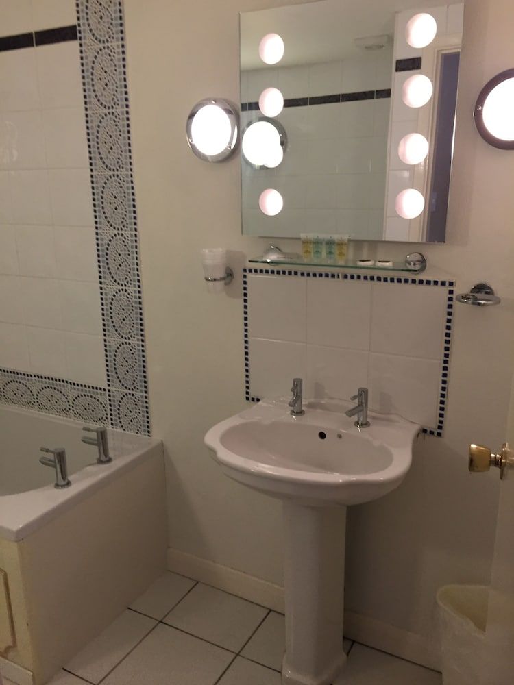 String of Horses Standard Twin Room, Ensuite 2