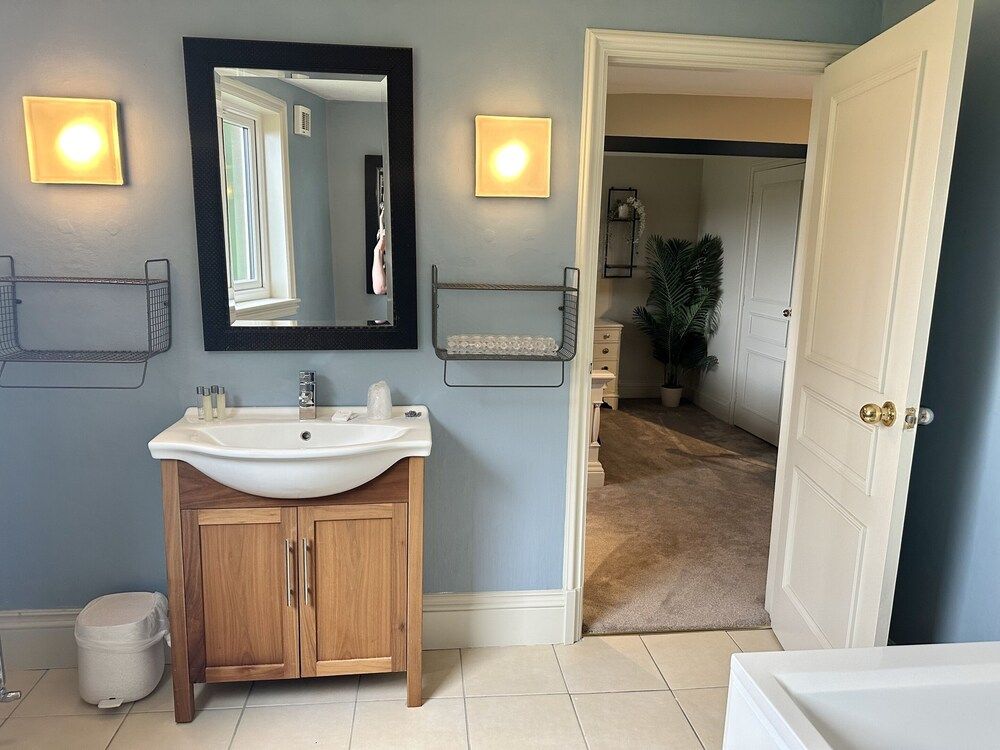 String of Horses Deluxe Double Room, Ensuite 3