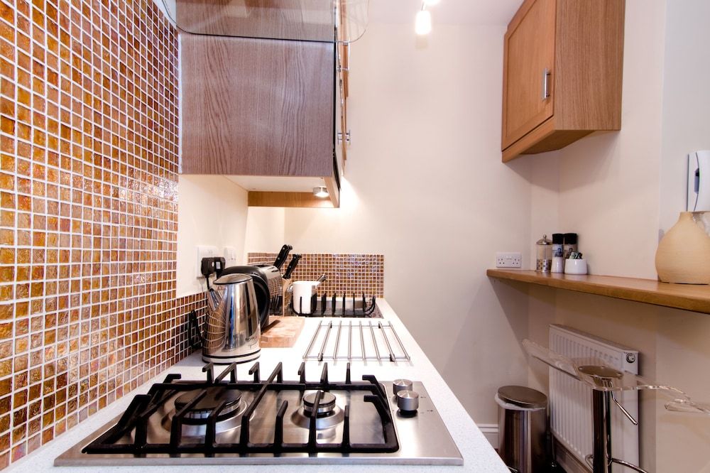 SHQ Apartments Deluxe Large One Bedroom Apartment 6