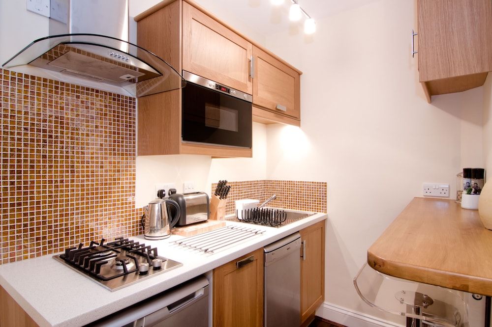 SHQ Apartments Deluxe Large One Bedroom Apartment 3