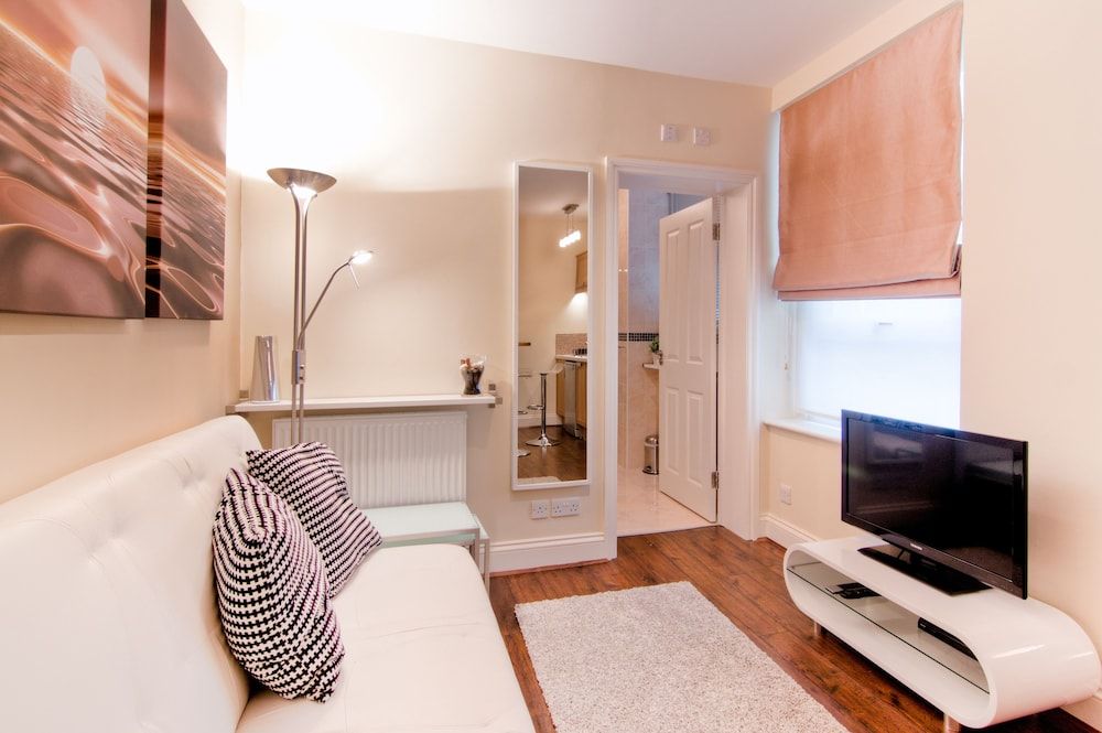 SHQ Apartments Deluxe Large One Bedroom Apartment 2