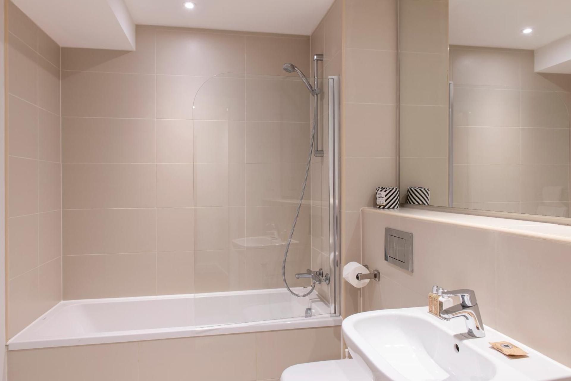 Cove Minshull Street One Bedroom Apartment with Sofa Bed