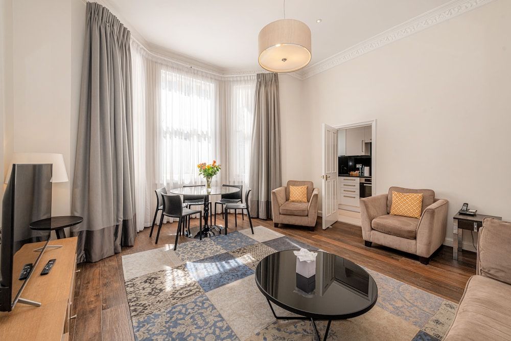 undefined Manson Place 2