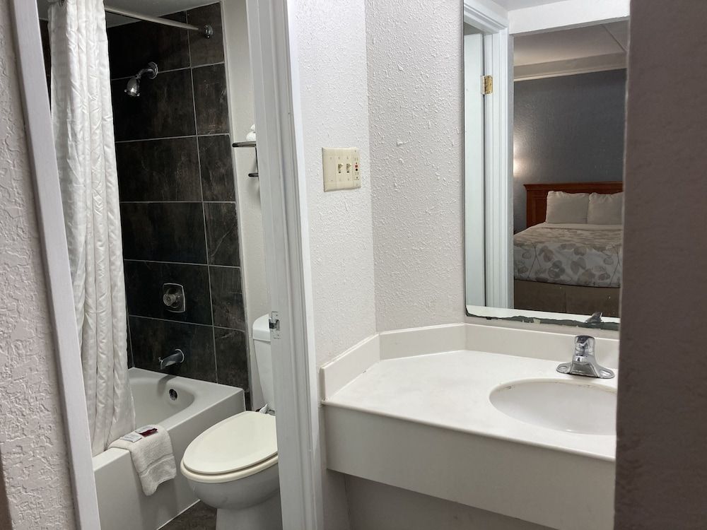 Deluxe Room, 1 King Bed, Smoking, Refrigerator & Microwave