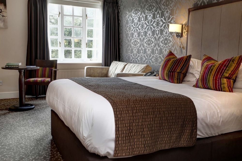 Ivy Hill Hotel, Sure Hotel Collection by Best Western Family Room, 1 Queen Bed, Non Smoking (with Sofabed) 3