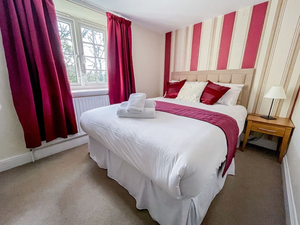 The Angel Hotel Standard Double Room 4