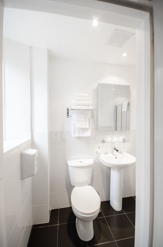 Argyll Hotel Twin Room 14