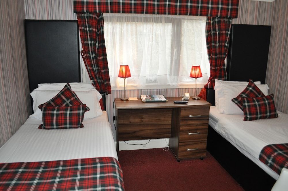 Argyll Hotel Twin Room 10