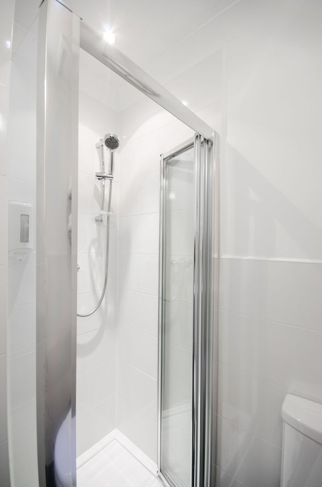 Argyll Hotel Twin Room 16