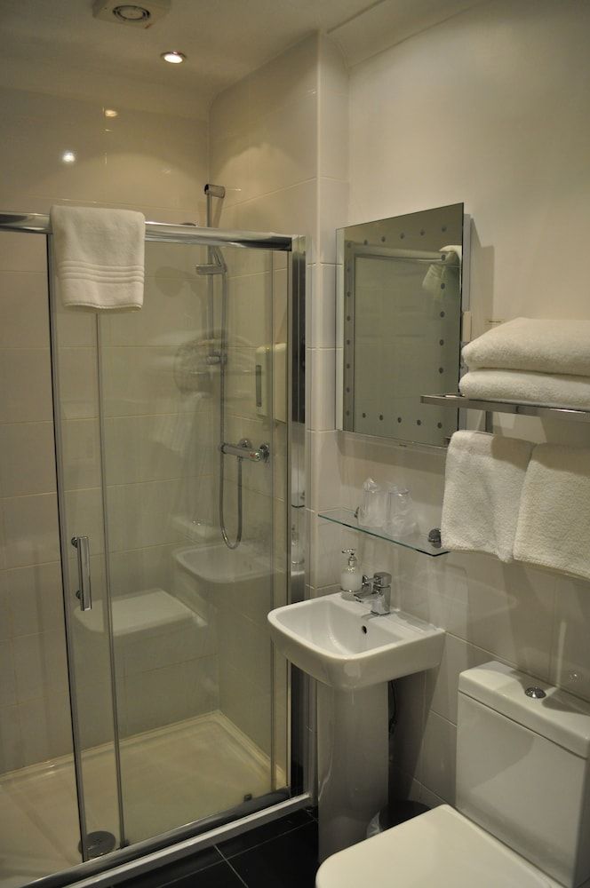 Argyll Hotel Twin Room 12