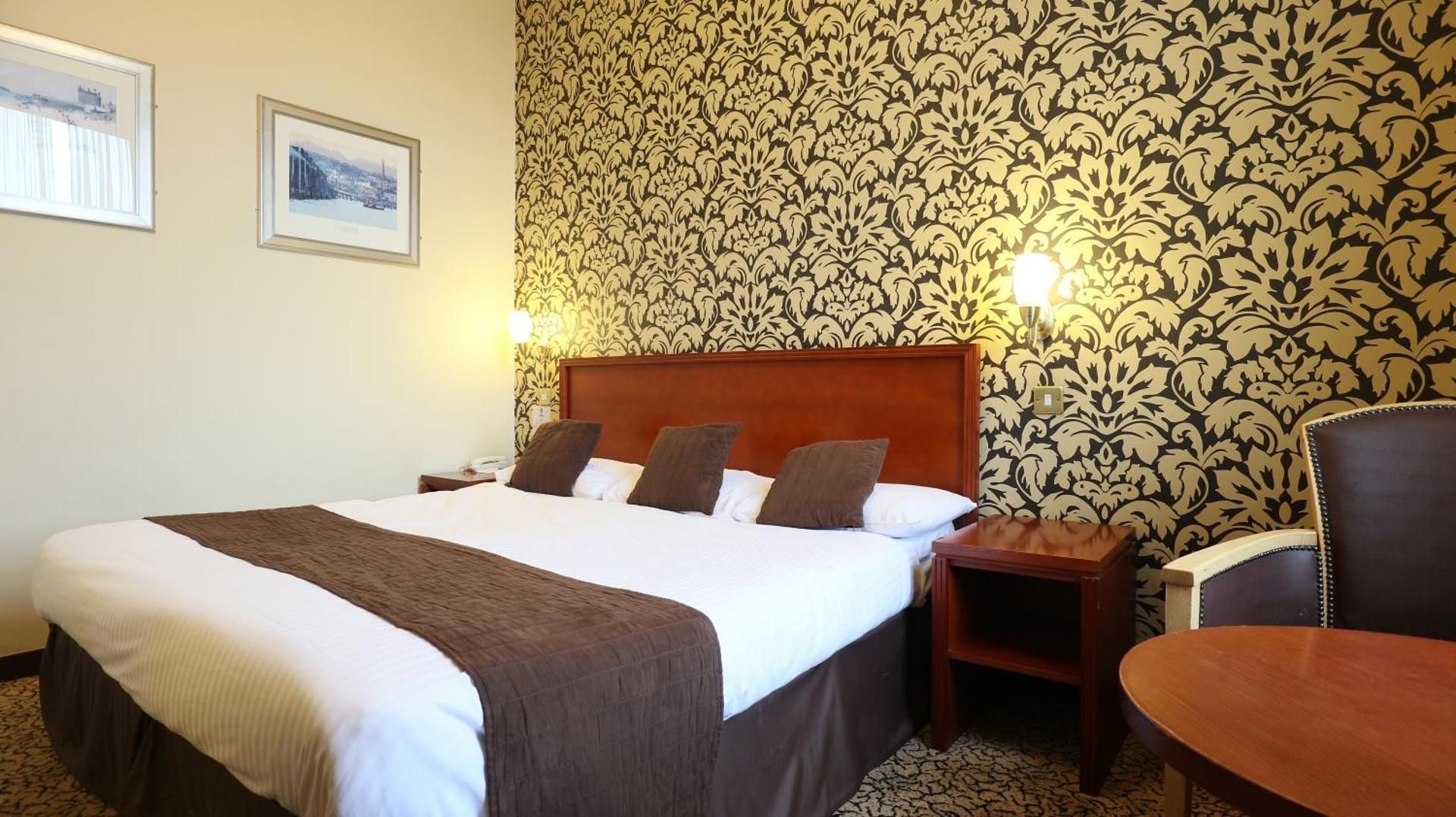 Standard King Room - Non-Smoking
