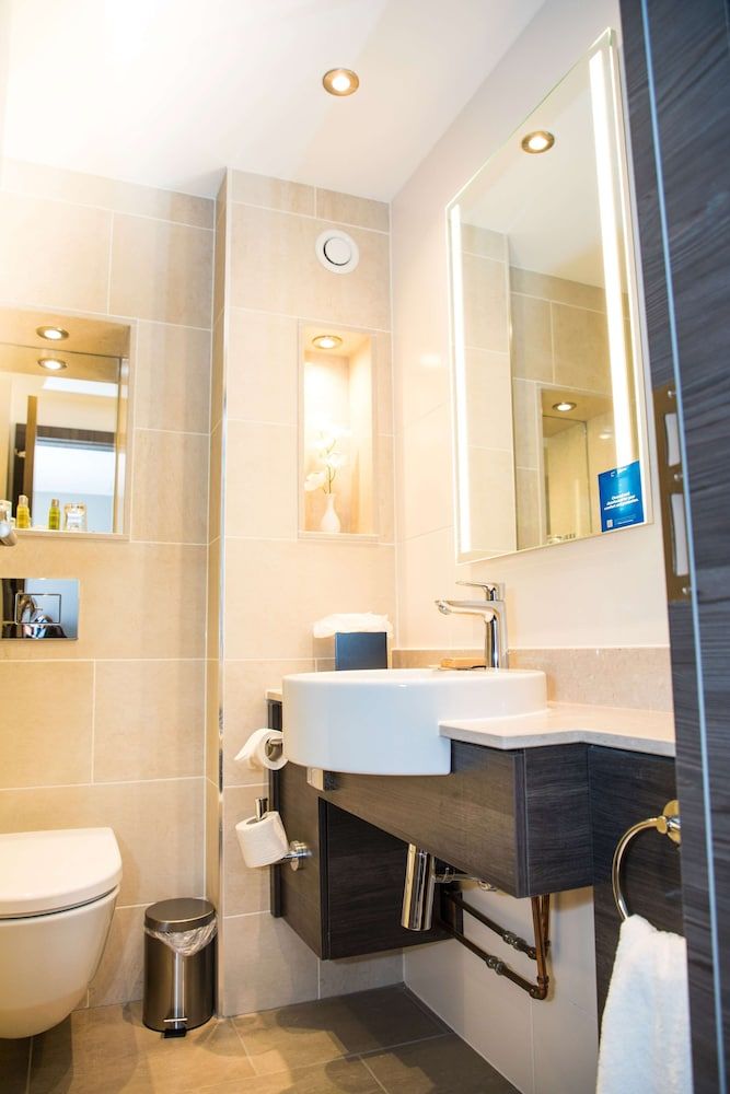 Best Western Plus Moat House Reading Executive Room, 1 Double Bed, Non Smoking (Walk-in Shower) 3