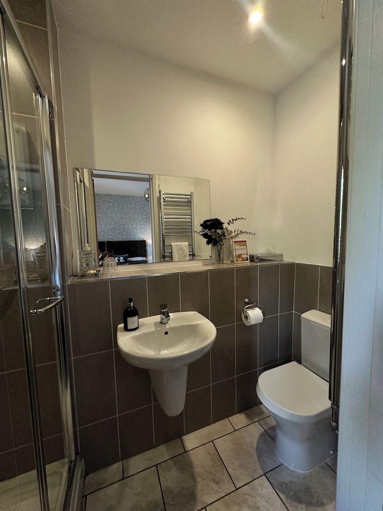 The Churchill Court Standard Double Room 4