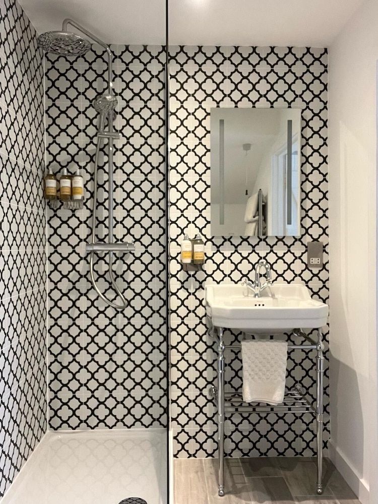 Cottage Lodge Hotel Double Room, Balcony (Exbury - Four Poster Bed) 3