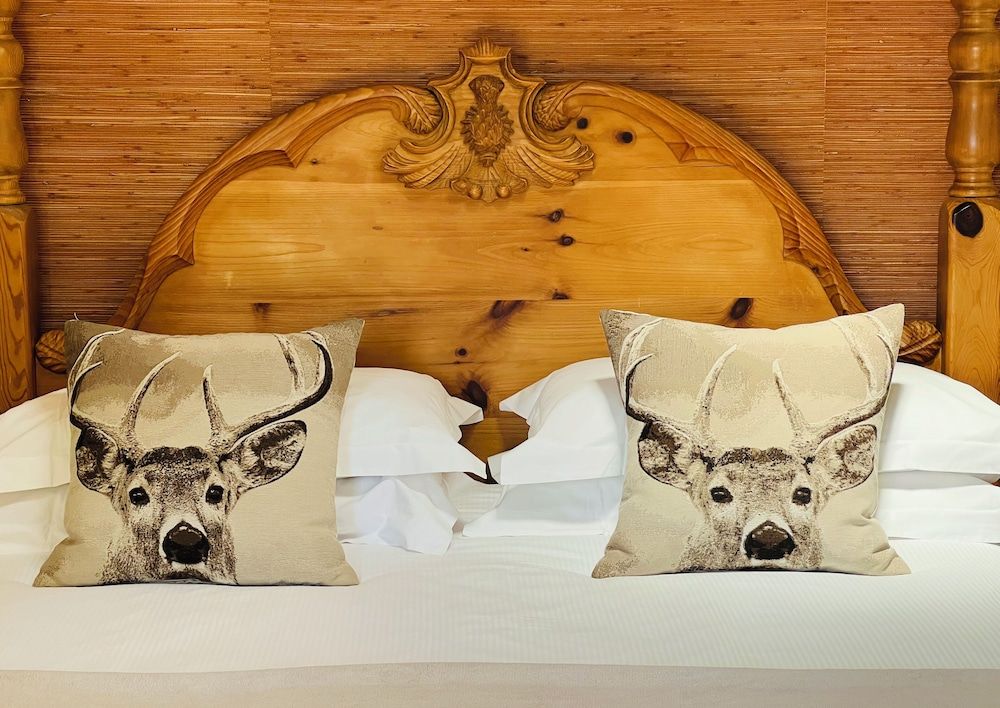 Cottage Lodge Hotel Double Room, Balcony (James Hill - Four Poster Bed) 2