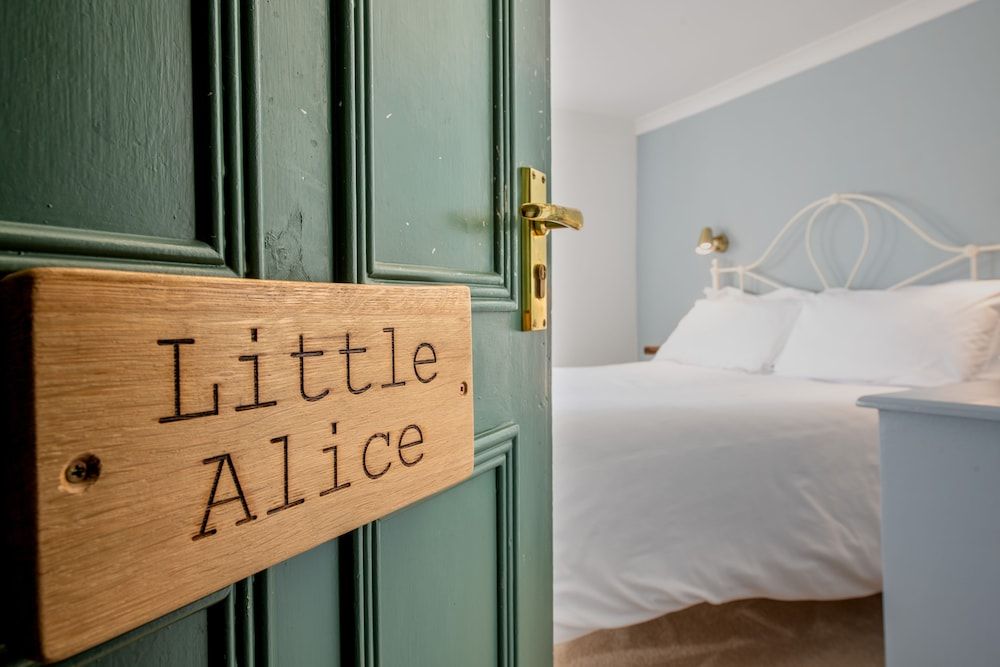 Cottage Lodge Hotel Double Room (Little Alice) 4
