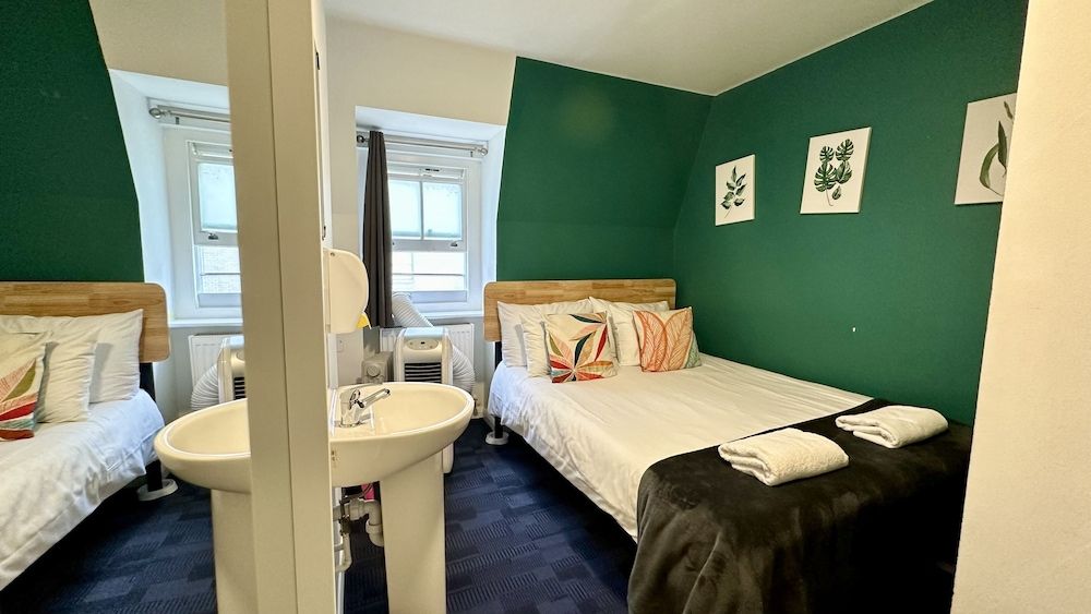 Smart Hyde Park Inn Hostel Economy Double Room 2