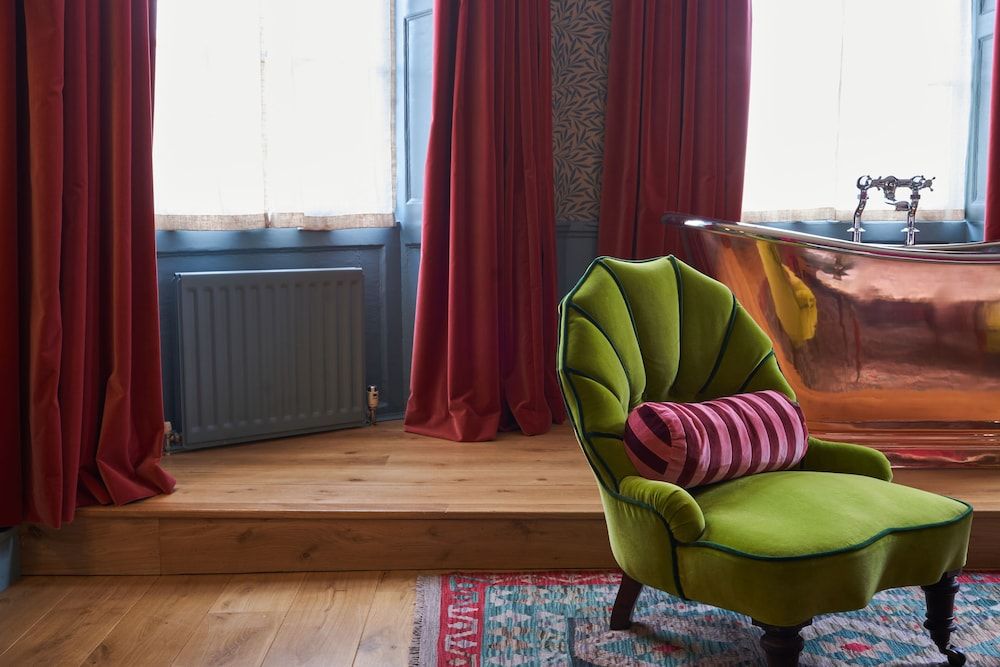 The Mitre, Hampton Court Catherine Parr Suite 4