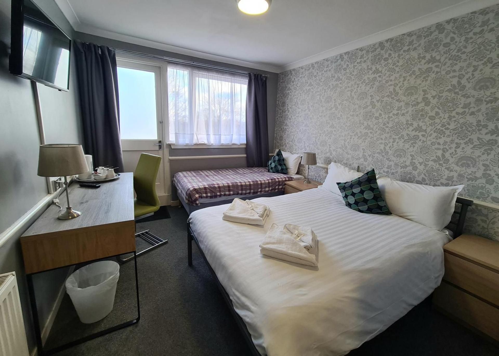 Family Room (3 Adults)